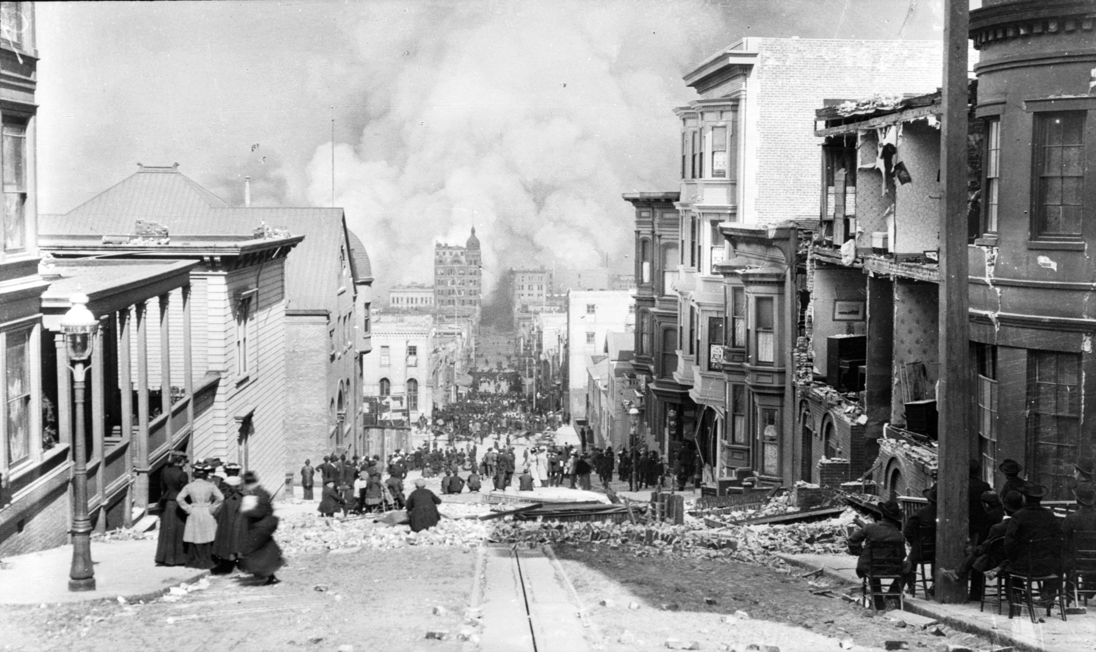 San Francisco fire after the 1906 earthquake, Sacramento Street, image by Arnold Genthe